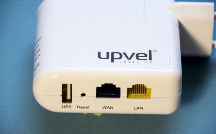 Обзор недорогого Wi-Fi роутера с USB UPVEL UR-322N4G / Превью